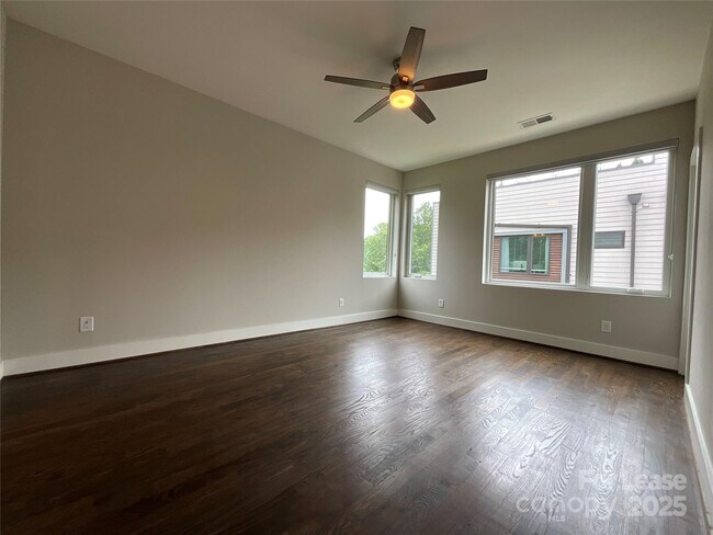 Building Photo - 1012 Westbrook Dr