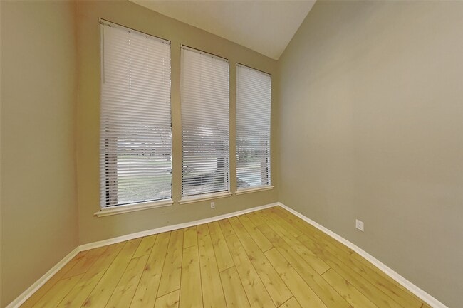 Building Photo - 542 Enchanted Hollow Dr