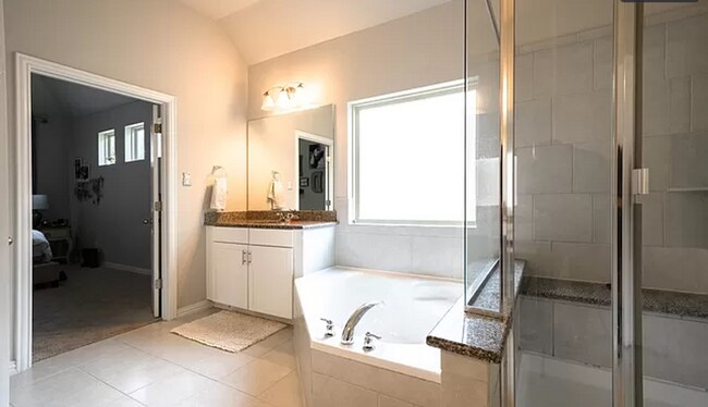 Building Photo - Spacious 4-Bedroom, 3-Bath Two-Story Home in Boerne