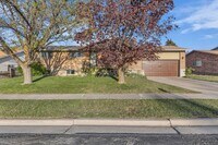 Building Photo - Spacious 5 Bed in Riverdale with Large Yard