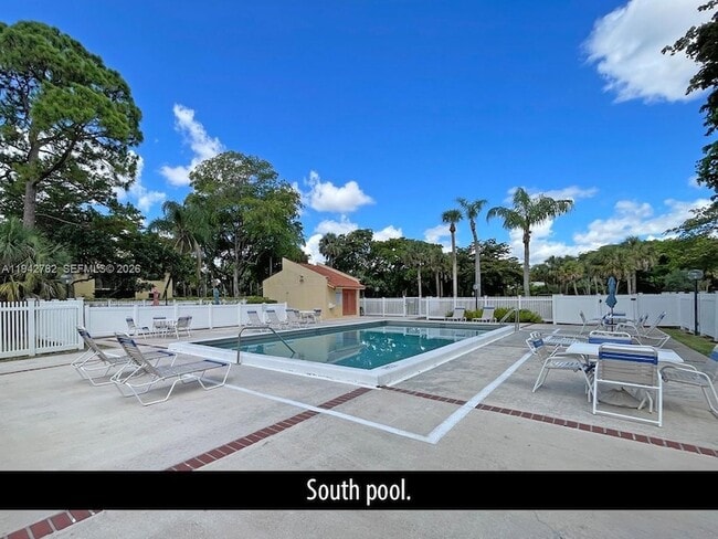 Building Photo - 892 SW 9th St Cir