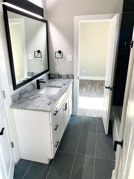 Building Photo - 4621 Collins Ave