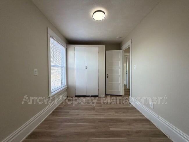 Building Photo - 2121 Washington St