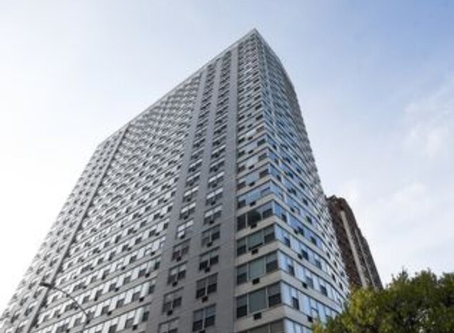 Building Photo - 3900 N Lake Shore Dr