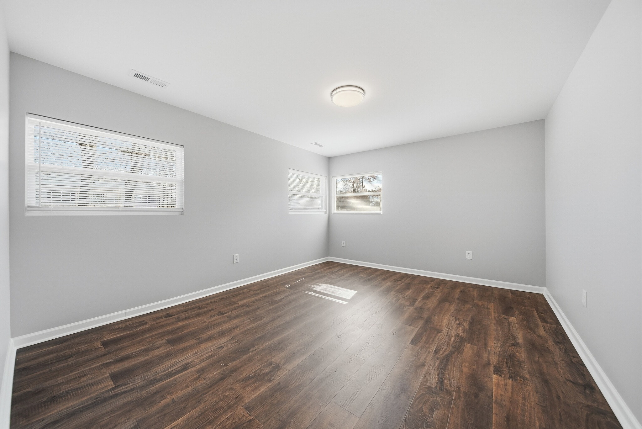 Building Photo - 538 Rowe Dr