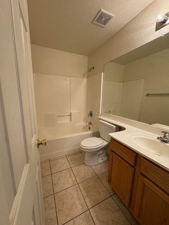 Building Photo - 813 E Amabisca Cir