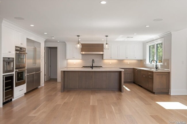 Building Photo - 40 Hewlett Ln