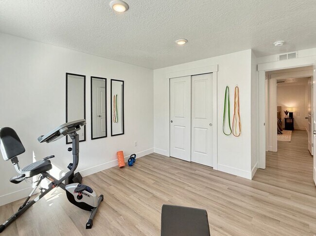 Building Photo - 739 W Powderwood Ln