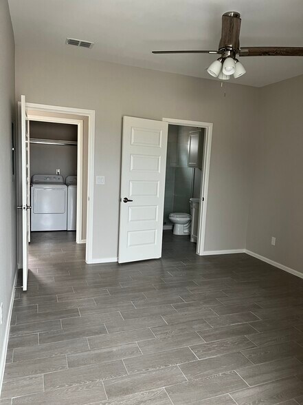 Building Photo - 7703 N 58th Ln