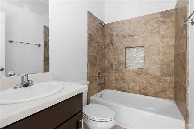 Building Photo - 12 Valeria St