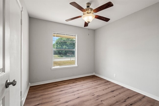 Building Photo - 810 S Western Hls Dr