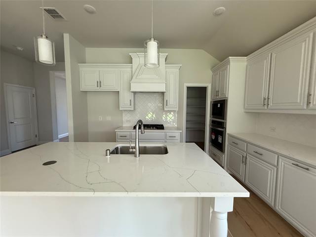 Building Photo - 302 Kettlewood Dr