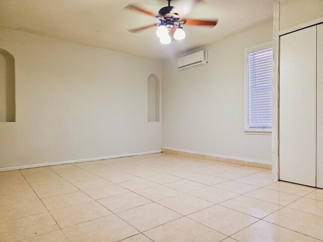 Building Photo - 233 Rancho Viejo Dr