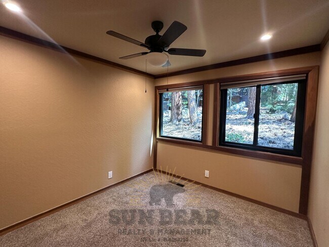 Building Photo - Spacious 3 Bed, 3.5 Bath Home with Forest ...