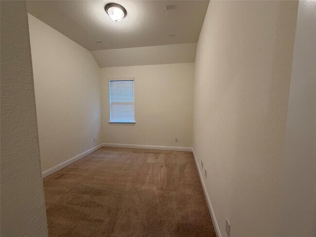 Building Photo - 1504 Sibley Wy
