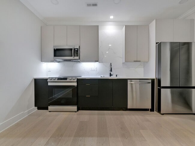 Building Photo - 2230 Nicholson St SE