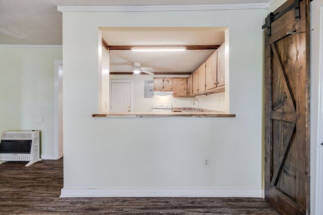 Building Photo - Spacious 3BR Home in Newington – Quiet Living with Room to Enjoy