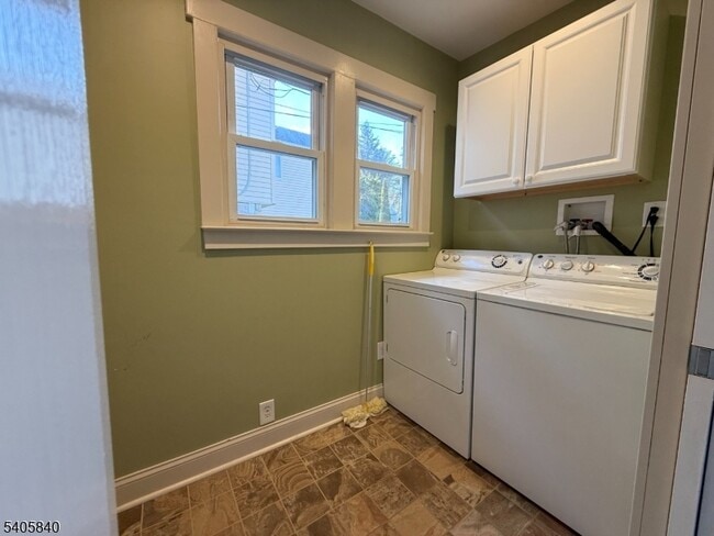 Building Photo - 40 W Shore Rd