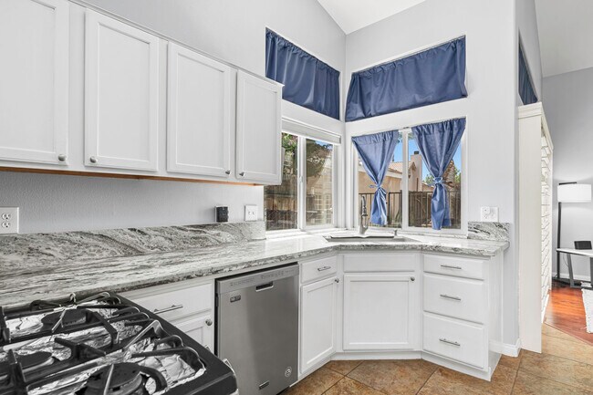 Building Photo - 5001 Rogue Water Ct