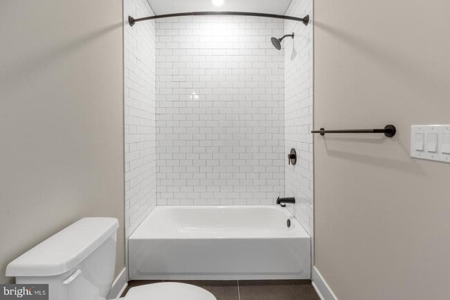 Building Photo - 6712 Ridge Ave