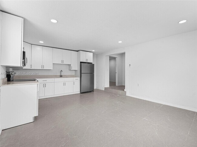 Building Photo - 1370 W 29th St