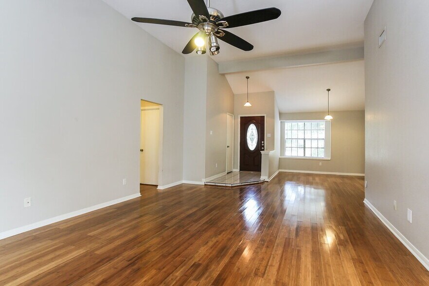 Building Photo - 5207 Village Springs Dr