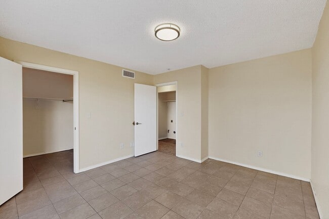 Building Photo - 4 bedroom 2.5 bath home in East El Paso!