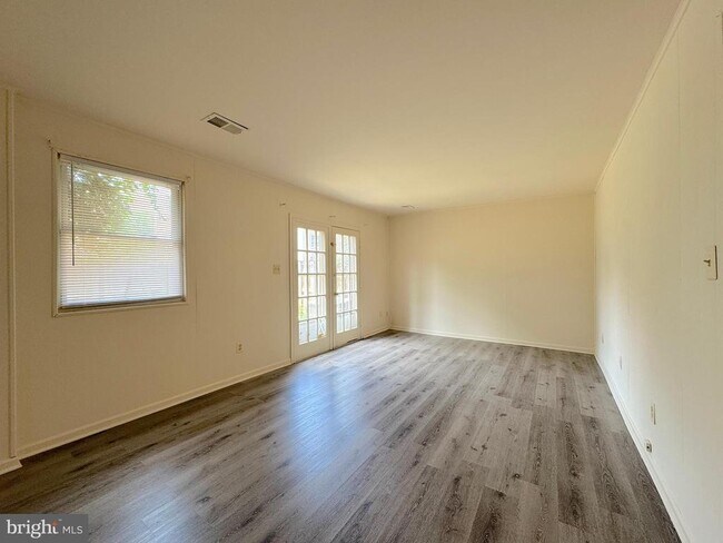 Building Photo - 4104 Sideburn Rd