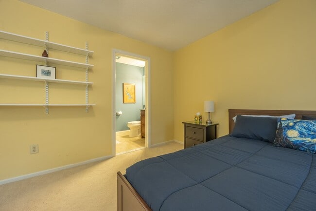 Building Photo - Price Reduction! Spacious Townhome with po...