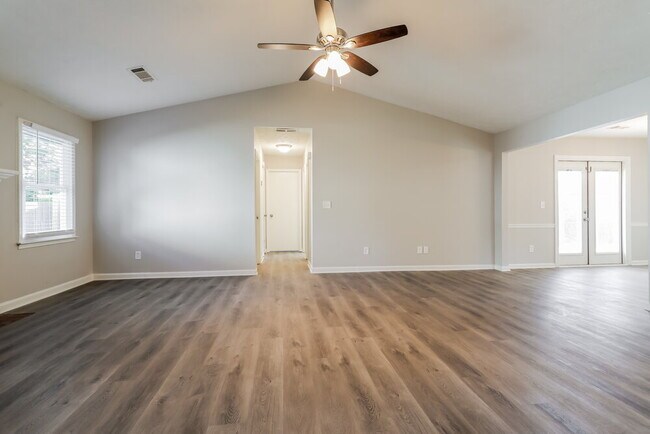 Building Photo - 375 Springlake Dr