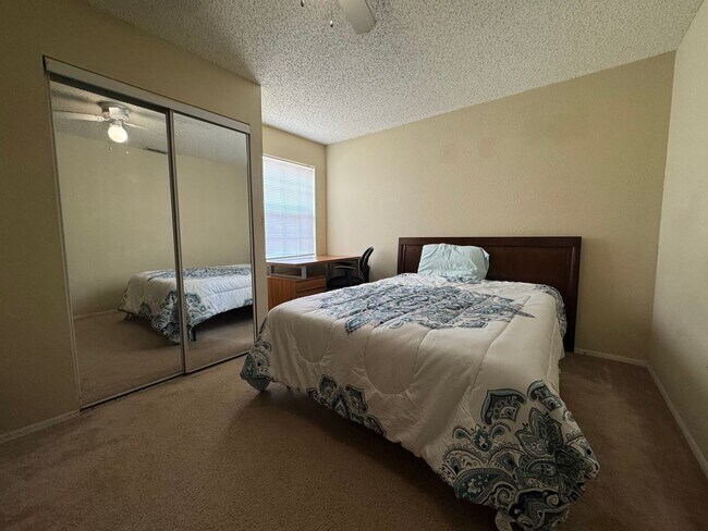 Building Photo - Modern 2-Bed/2-Bath Condo in Gated Communi...