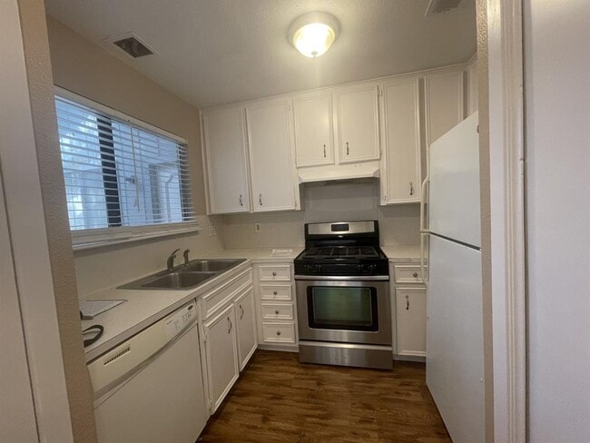 Building Photo - 8405 Fathom Cir