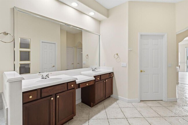 Building Photo - 8310 Tivoli Dr