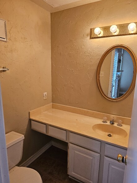 Building Photo - 6220 Bentwood Trail