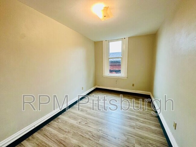 Building Photo - 1017 Emporia St