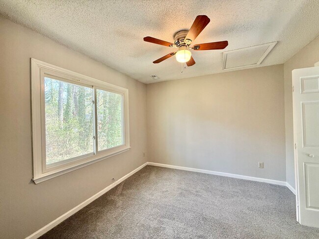 Building Photo - Charming 3BD, 2BA Raleigh Home Near Downtown Raleigh