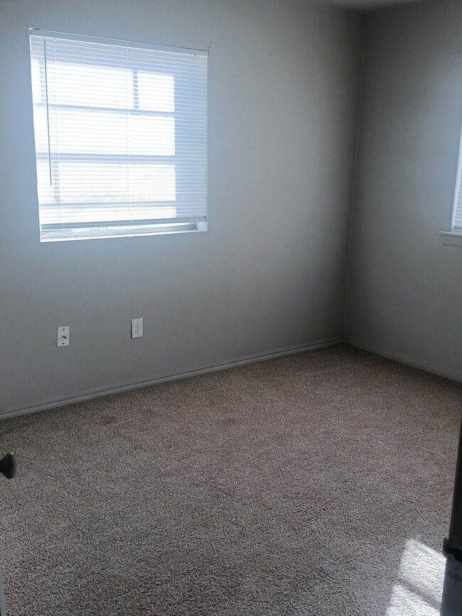 Building Photo - 108 C St