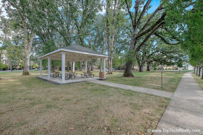 Building Photo - Lovely 4 Bedroom | 2.5 Bathroom | Corner Lot Single Family Home | In Beautiful Orenco Gardens Com...