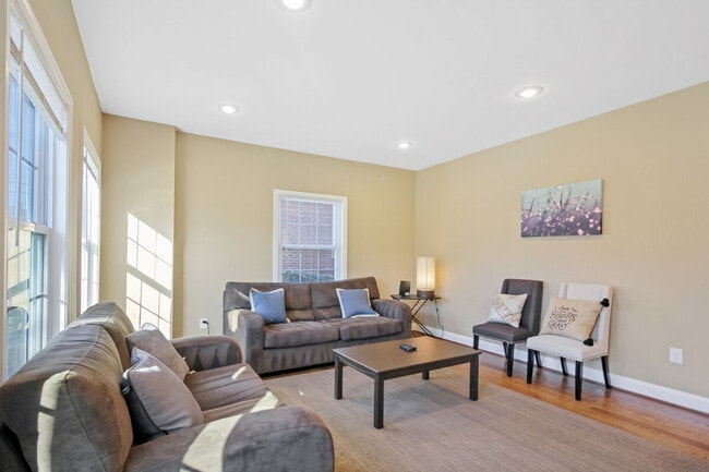 Building Photo - 624 US-29