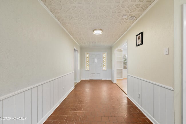 Building Photo - 1401 E Bayou Pkwy