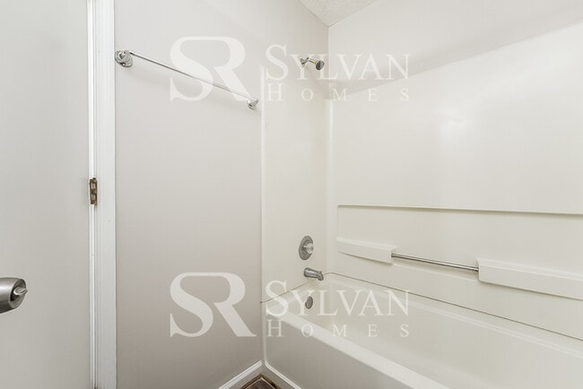 Building Photo - Lease today! No extra charge for contentme...