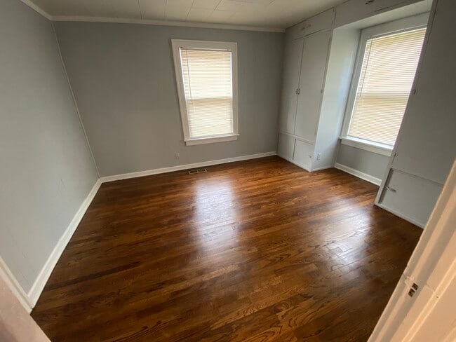 Building Photo - 1627 S Indianapolis Ave