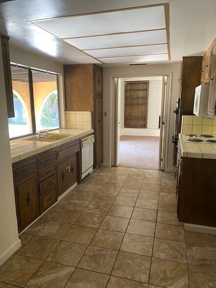 Building Photo - 6405 Landfair Dr