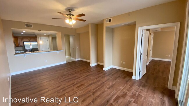 Building Photo - 3 br, 3 bath House - 225 W Seminole Blvd #212