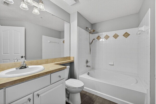 Building Photo - 6204 Myrtlewood Cir W