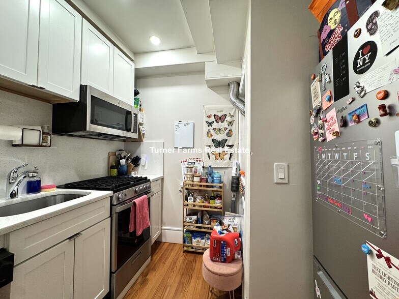 Building Photo - 91 Hudson St