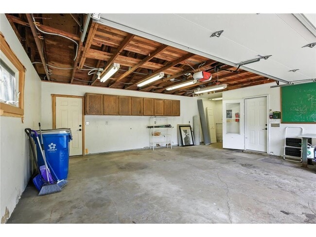 Building Photo - 455 Black Oaks Ln N
