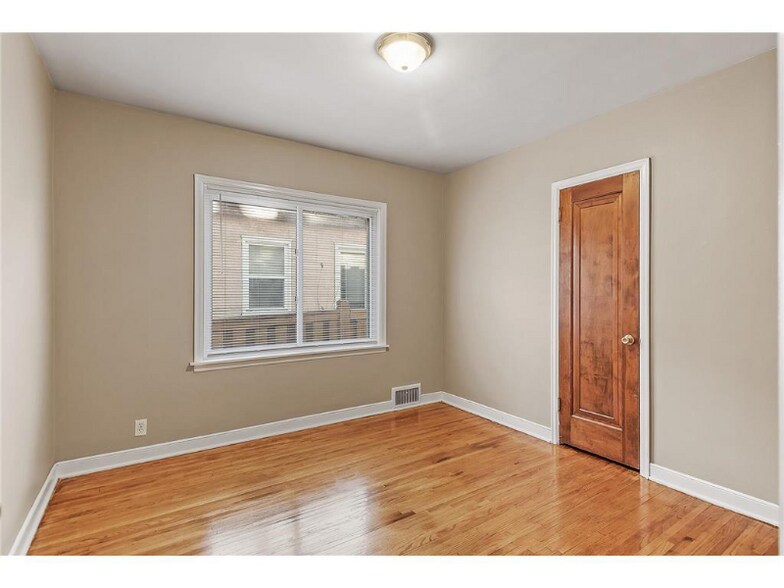 Primary Photo - 4329 N Thomas Ave
