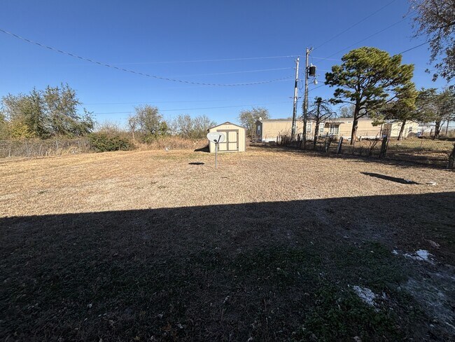 Building Photo - 104 Gatewood Dr