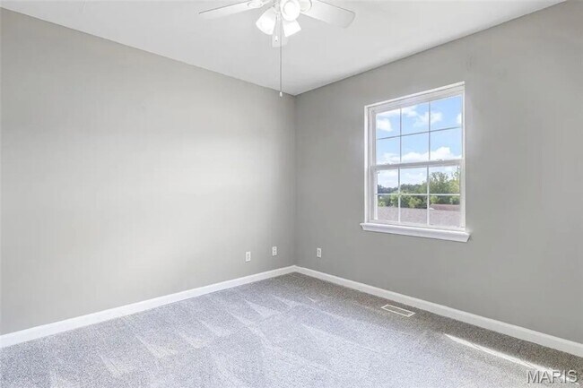 Building Photo - 489 Shade Tree Ln